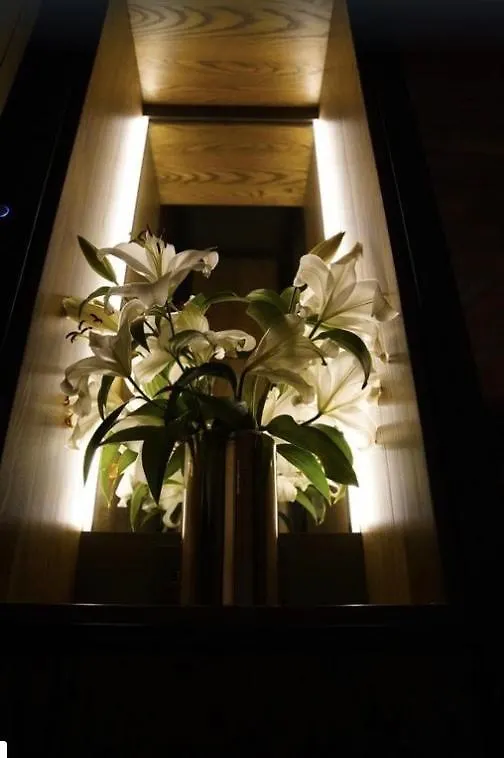 The Armani Loft -In City Center Apartment Kiev