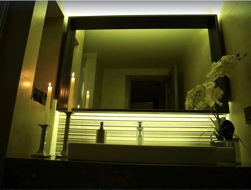 The Armani Loft -In City Center Apartment Kiev